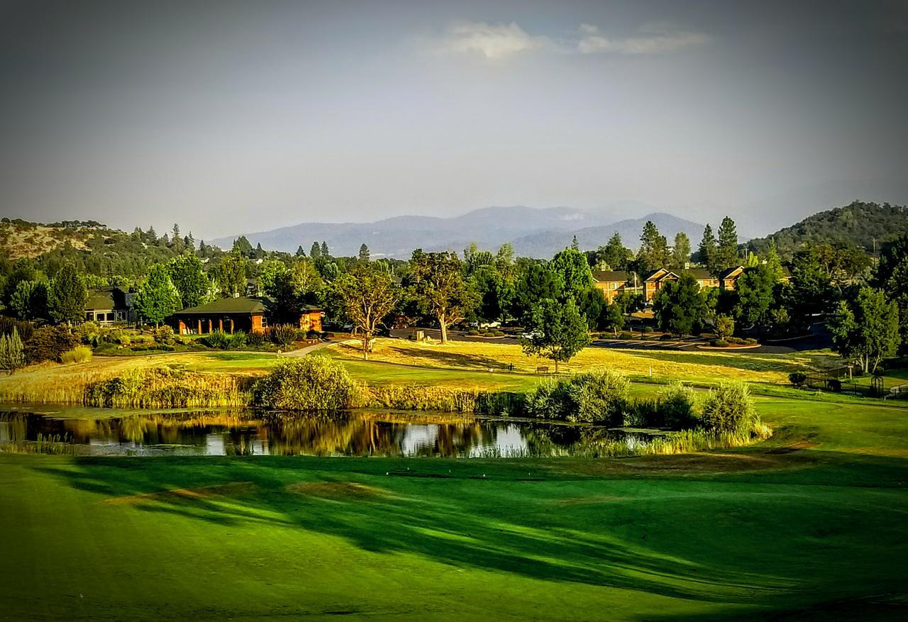 Resort At Eagle Point Golf Club Lodging מראה חיצוני תמונה